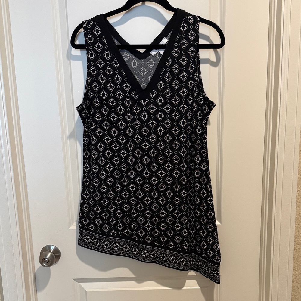 White House Black Market Black and White Sleeveless Top